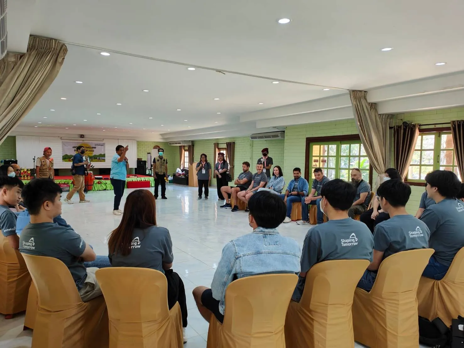 ห้องประชุมสัมมนา อุปกรณ์ครบ — ผึ้งหลวง แคมป์กราวด์