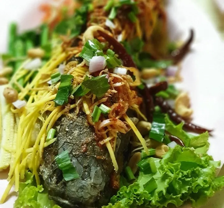 อาหารอร่อย & จัดเลี้ยง — ผึ้งหลวง แคมป์กราวด์